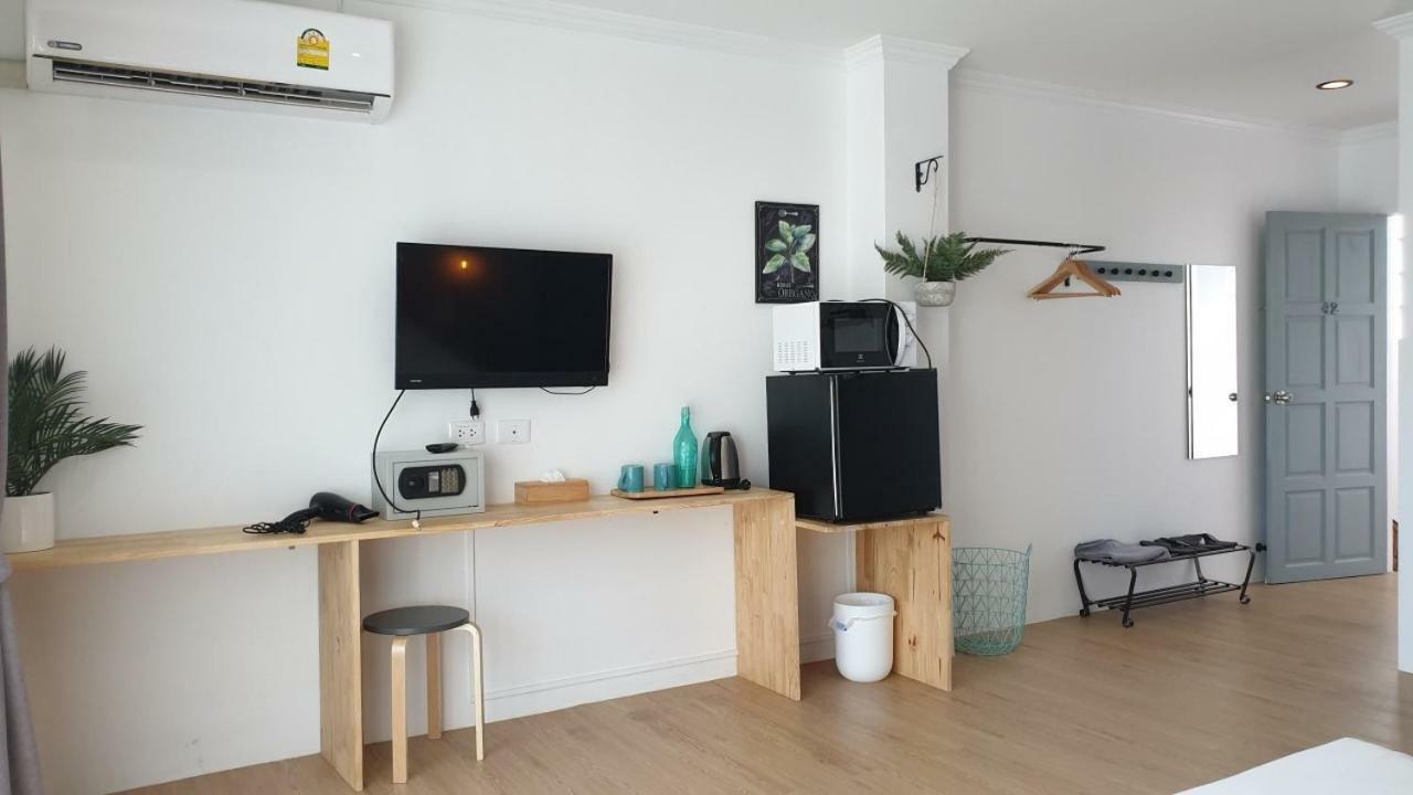 Thira House Hotel Karon Exterior photo